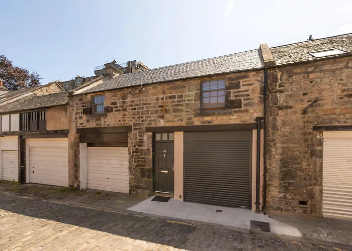 Joivy Trendy 1-Bedroom Main Door House In New Town