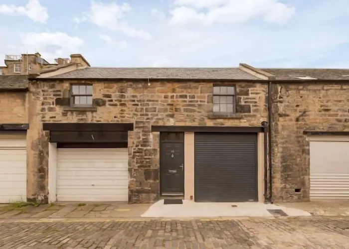 Joivy Trendy 1-Bedroom Main Door House In New Town